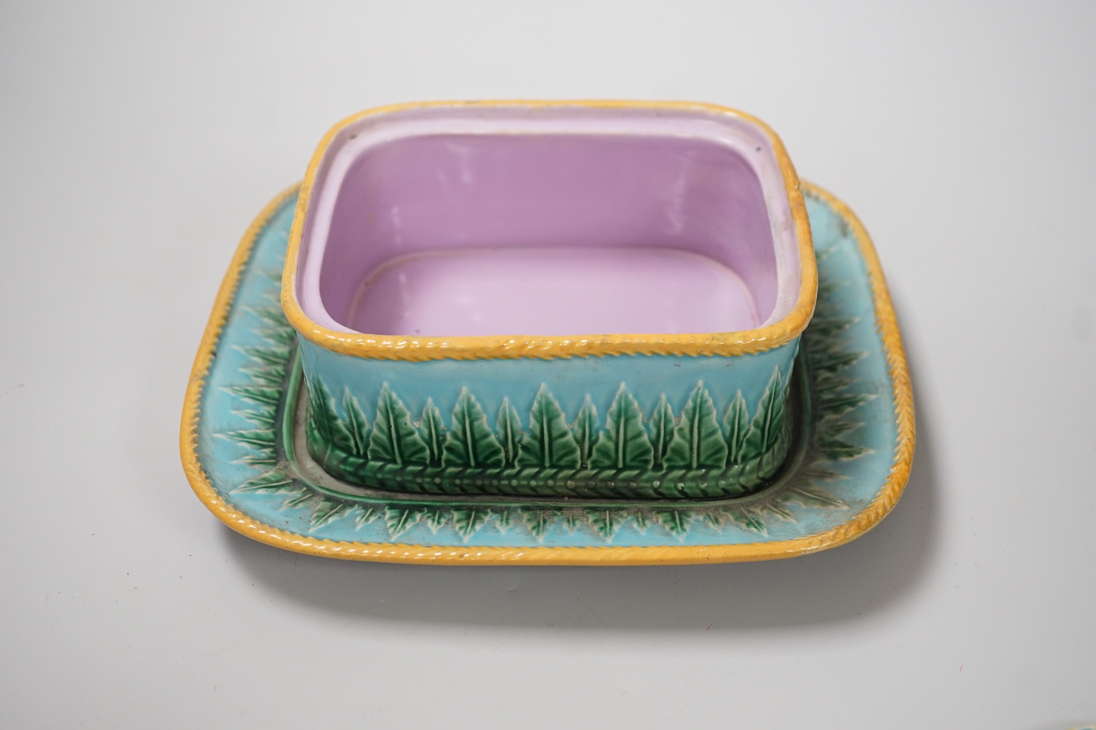 A George Jones majolica sardine dish and cover, 20.5cm